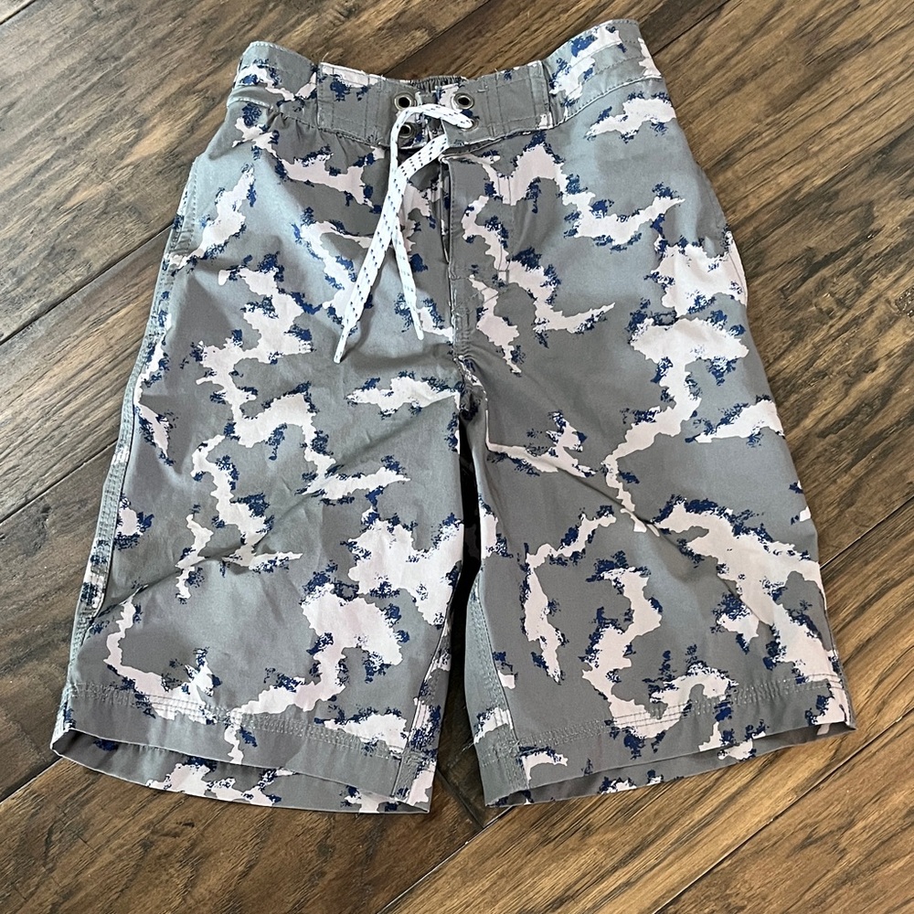 Hanna Andersson Kids Camouflage Swim Trunks in Gray and Blue